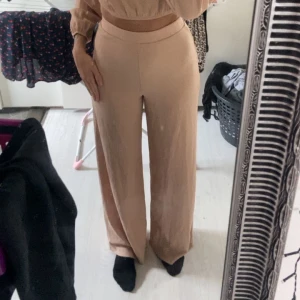 En hel dress!  - En helt oanvänd dress prislapp e fortfarande på! strl xs passar även S