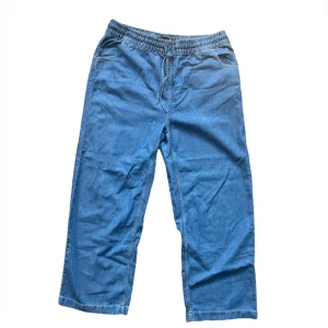 Baggy Jeans  - Köpta från lager157! Materialet är mer mjukare än vanliga jeans, dock inte ”mjukis” material! Skick: 10/10 (Knappt använda)! Skriv om du har frågor eller vill se fler bilder!