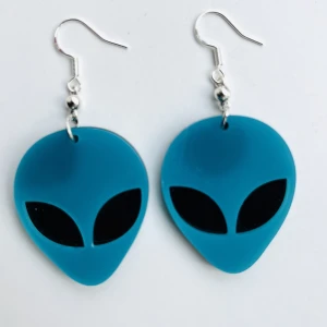 Alien örhängen 💚 - Nickelfria krokar och fri frakt 💚