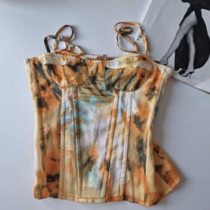 Korset - Säljer denna superfina Korsett från prettylittlething som jag köpte på vinted. Den är för liten på mig tyvärr🥲