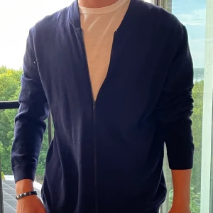 J Lindeberg kofta - J Lindeberg kofta. Size: xl, men passar medium.