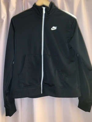 Nike zip hoodie - Nike zip hoodie använd Max 5 gånger 