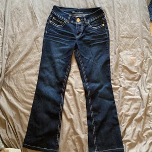 Lågmidjade jeans - Lågmidjade jeans i storlek W26 L33 Lite korta