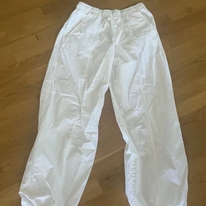 Byxor Zara  - Tunna sköna byxor från Zara Storlek 34
