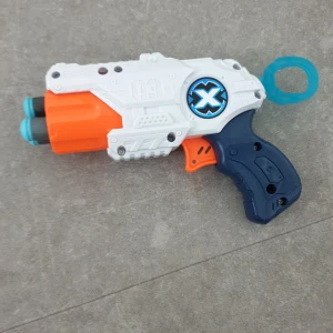 Barn pistol - Barn fake pistol 6 skott ny och skjuter bra och hårt