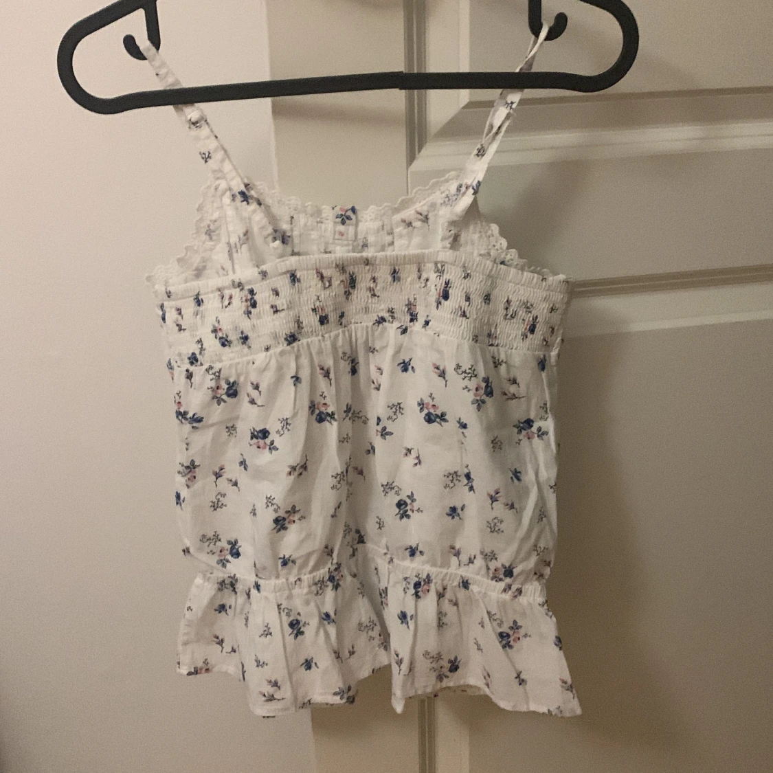 Vit barn blommig tröja i st 146-152 - 90