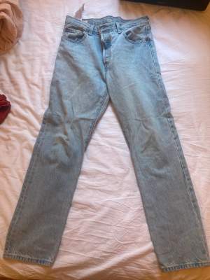 Ljusblå Levis-jeans, modell 501. W28, L28. Fint skick! Finns på söder!