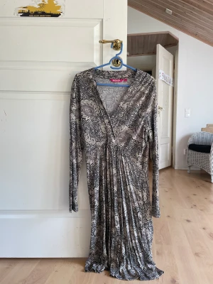 Mönstrad klänning  - Mönstrad klänning från Indiska 