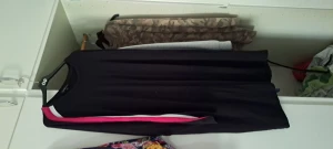 Klänningar  - Svarta och militärfärgade långärmad. Svart blomig kortärmad men varm. 50 kr styck alla för 100