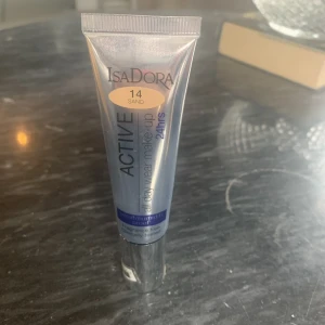 Isadora Active 24H foundation  - Färg 14 Sand ca 80% kvar