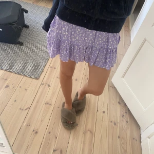 Zara kjol - Säljer denna supersöt kjol från zara i storlek S!