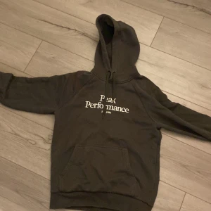 Peak performance hoodie - inga tecken på användning