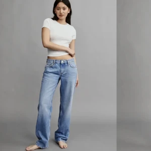 Lågmidjade jeans  - Low Waits jeans storlek 32, från Gina Tricot💞10/10 i skick!!