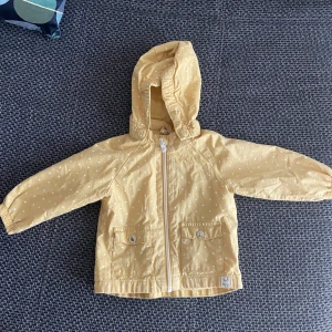 Regnjacka i gul - Gul regnjacka