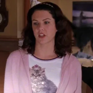 Gilmore girls tröja - Superfin kattröja köpt second hand men kommer tyvärr inte till användning, påminner mycket om tröjorna lorelai har i gilmore girls