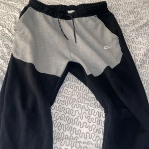Nike tech flees - Ett nike sett andvänd ett par gånger bra skick