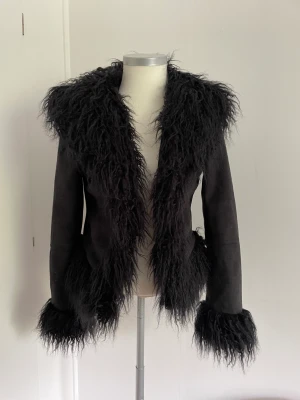 Jacka, Urban Outfitters.  - Sparsamt använd jacka från Urban Outfitters. I mycket bra skick. Tveka inte att höra av dig med frågor<3 