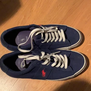 Ralph lauren skor storlek 40 - Polo Ralph lauren storlek 40 marinblå. Okej skick