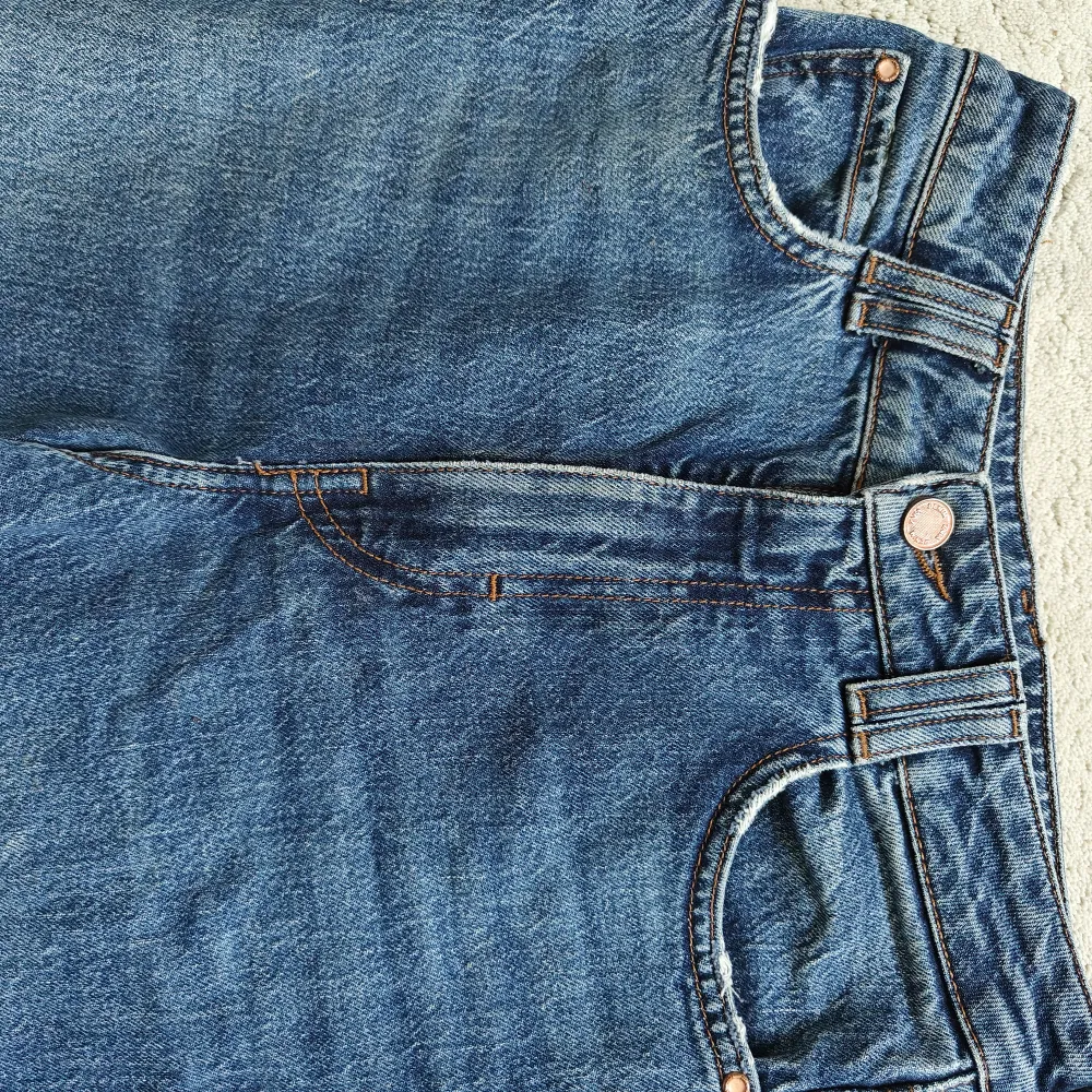 Jeans från Zara i nyskick! . Jeans & Byxor.