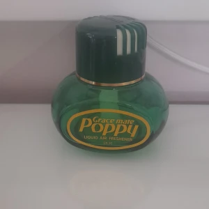 Poppy - Jag säljer en poppy som det finns lite vätska kvar. Det är i lukten ananas⚡️