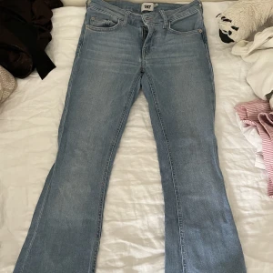Lågmidjade bootcut jeans  - Lågmidjade bootcut jeans från lager 157 som inte kommer till användning så jävla snygga e också lite små på mig