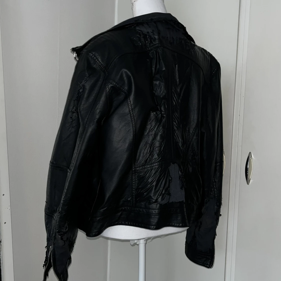 Sliten skinnjacka - 91