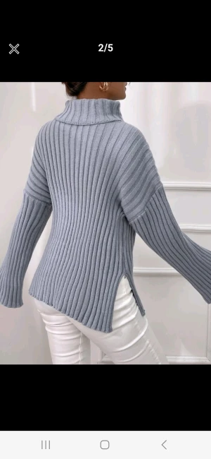 Stickad tröja - Säljer denna slutsålda stickade tröjan från shein, använd 2 gånger, passar även M