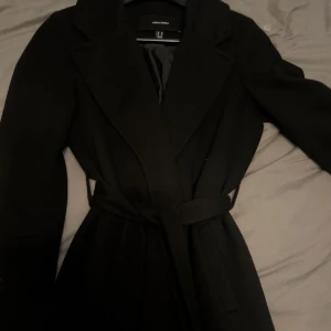 Kappa - En svart kappa från Vero Moda, nyskick använd fåtal gånger.  