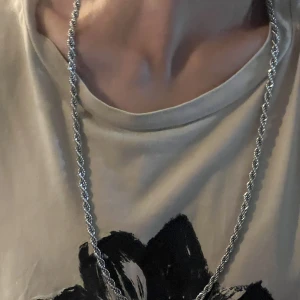 Halsband - Säljer ett räfflat halsband