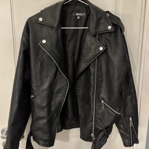 Oversized bikerjacket - Läderjacka från missguided⭐️💓