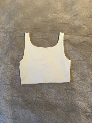 Linne - Väldigt fin och är väldigt bra skick.