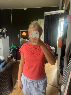 Snygg tröja  - Säljer denna snygga tröja då den inte är min stil.