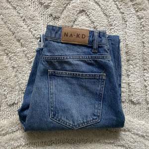 Säljer dessa jeans från NAKD, i en rakare modell i storlek 36/S. 