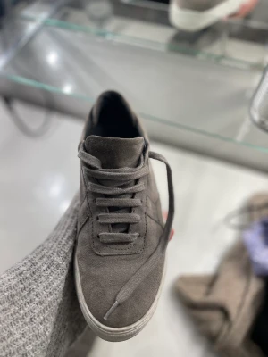 Arigatos 36 - Sparsamt använda arigatos. Storlek 36, passar nog 37. 700 kr + frakt, kan sänka priset om snabb affär. 