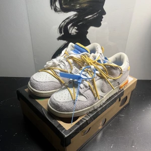 Nike Dunk Low Off-White Lot 34 - Nike Dunk Low Off-White Lot 34 Aldrig använda 10/10 condition  EU 43 