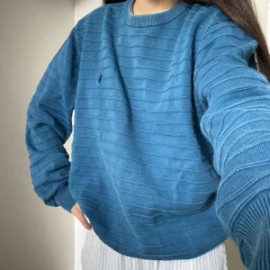 Stickad tröja - Stickad tröja från Ralph Lauren. Jätteskön och i fint skick. Passar XS-M om man vill ha den lite oversized. Säljer för 130 + frakt 🌸