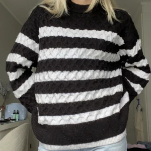 Stickad tröja🤍🤩 - Jättefin stickad tröja från Gina tricot som köptes förra året🤭🫶🏼använt skick!