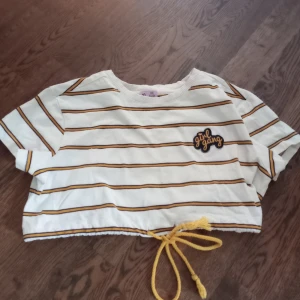 Magtröja - Går att dra in i midjan. Ni står för frakten. Bra skick. Andvända typ 6 gånger kanske  