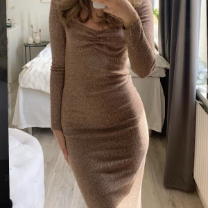 Långklänning  - Fin långklänning från Mango. Kommer tyvärr inte till användning. 