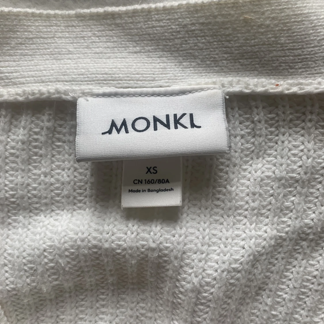Vit stickad kofta - 91