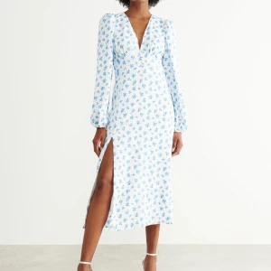 GINA TRICOT BLOMMIG KLÄNNING - Den är tyvärr för liten för mig men är så snygg❤️