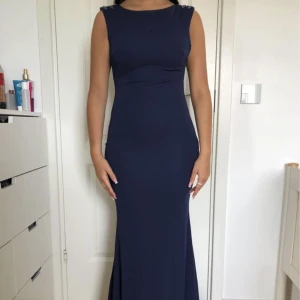 festklänning - storlek s. nytt skick. kan diskutera pris 