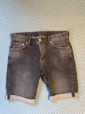 H&M Shorts - H&M Shorts. 40 spänn och dom är dina.