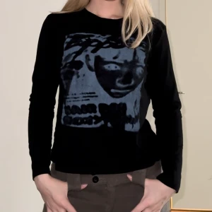 Tröja med tryck - Bra skick, använda några ggr