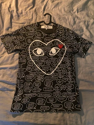 Play t-shirt - Play t-shirt strl L men den känns som S