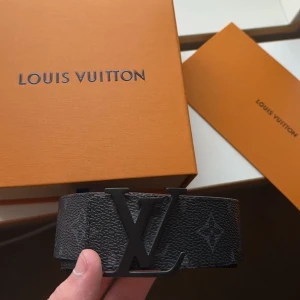 Louis Vuitton Bälte - LV bälte Size: 105 Cond: 8/10 (extra hål) 