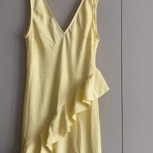 Fin gul långklänning, oanvänd💖
