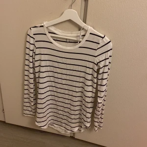 Tröja - Helt vanlig randig tröja