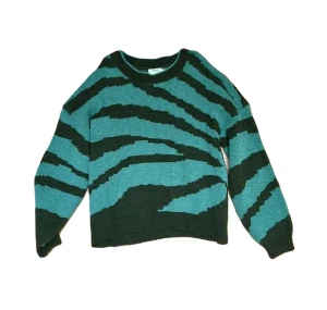 Grön stickad  - Supermysig grön tjocktröja, perfekt för vintern • köparen står för frakt