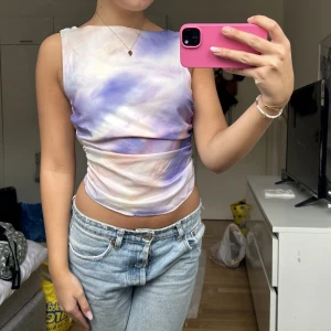 topp  - säljer denna topp från hm. använd 1 gång.